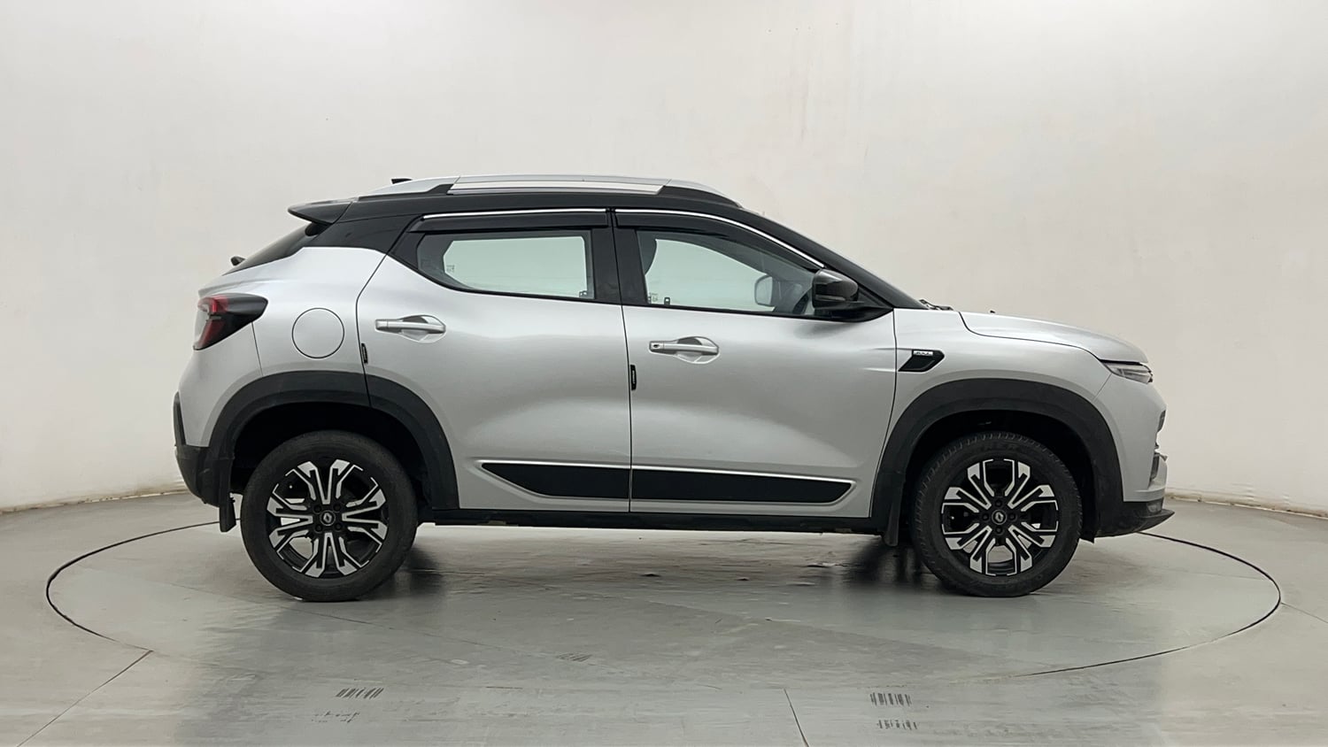 Used 2021 Renault Kiger RXZ Turbo CVT Dual Tone Petrol Automatic exterior RIGHT SIDE VIEW
