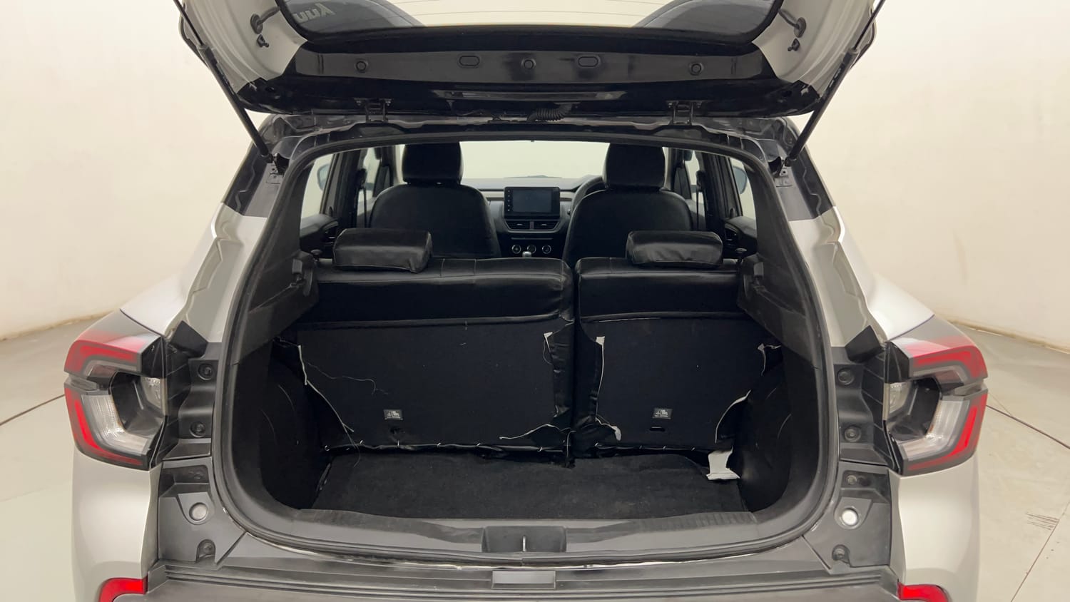Used 2021 Renault Kiger RXZ Turbo CVT Dual Tone Petrol Automatic interior DICKY INSIDE VIEW