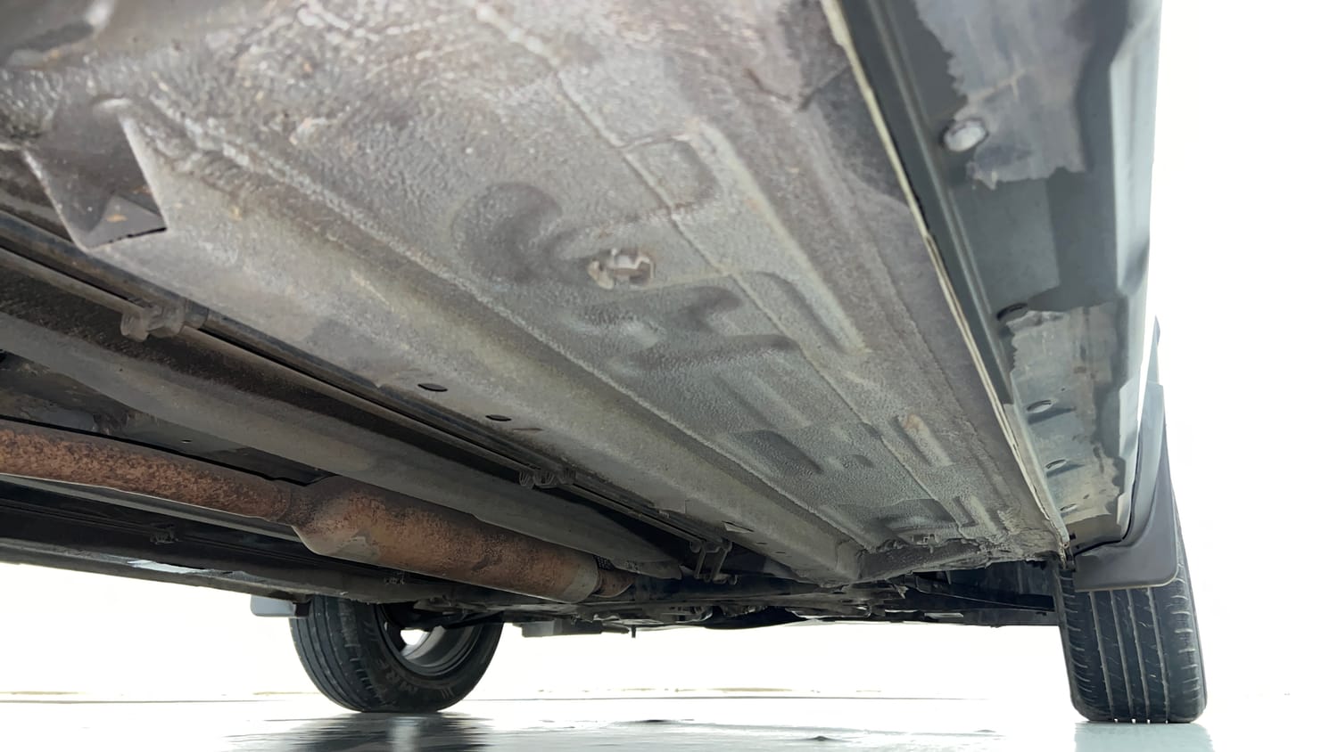 Used 2021 Renault Kiger RXZ Turbo CVT Dual Tone Petrol Automatic extra REAR RIGHT UNDERBODY VIEW