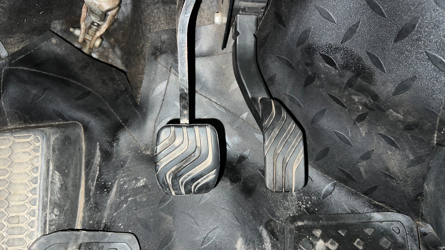 Used 2021 Renault Kiger RXZ Turbo CVT Dual Tone Petrol Automatic interior PEDALS VIEW