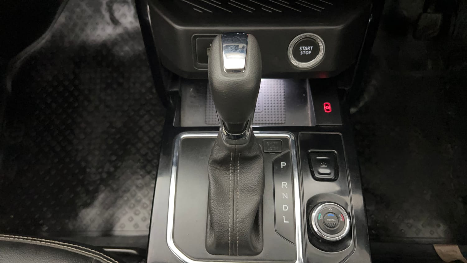 Used 2021 Renault Kiger RXZ Turbo CVT Dual Tone Petrol Automatic interior GEAR  KNOB VIEW