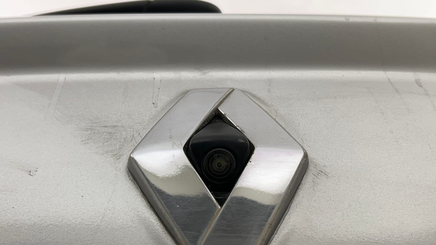 Used 2021 Renault Kiger RXZ Turbo CVT Dual Tone Petrol Automatic top_features Rear camera