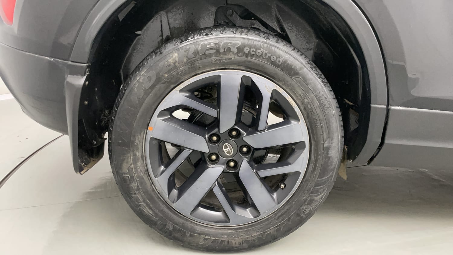 Used 2022 Tata Harrier XZ Plus Dark Edition Diesel Manual tyres RIGHT REAR TYRE RIM VIEW