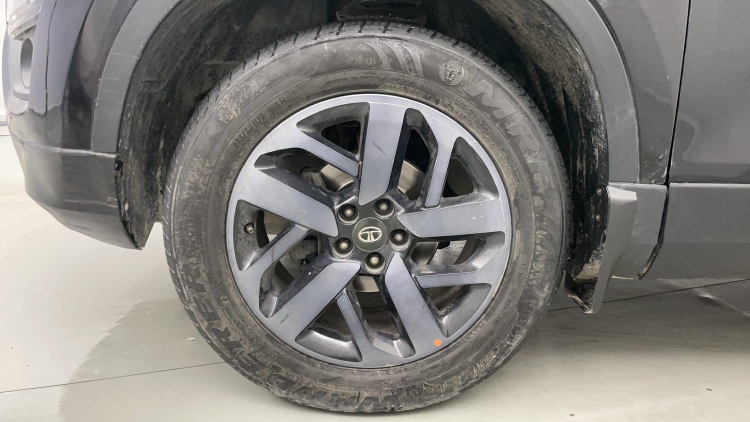 Used 2022 Tata Harrier XZ Plus Dark Edition Diesel Manual tyres LEFT FRONT TYRE RIM VIEW