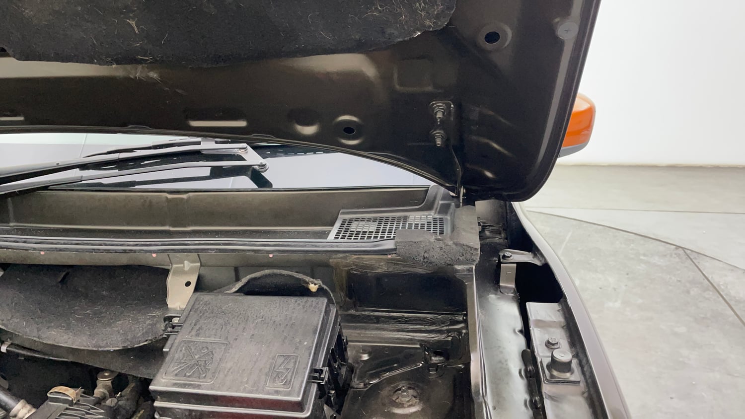 Used 2019 Renault Kwid CLIMBER 1.0 AMT Petrol Automatic engine ENGINE LEFT SIDE HINGE & APRON VIEW