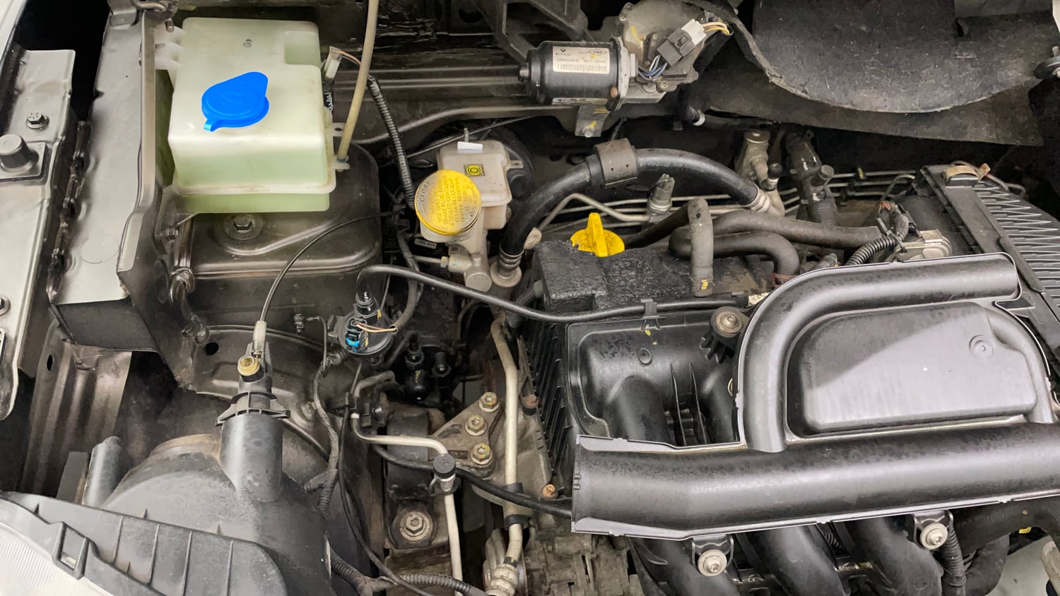 Used 2019 Renault Kwid CLIMBER 1.0 AMT Petrol Automatic engine ENGINE RIGHT SIDE VIEW