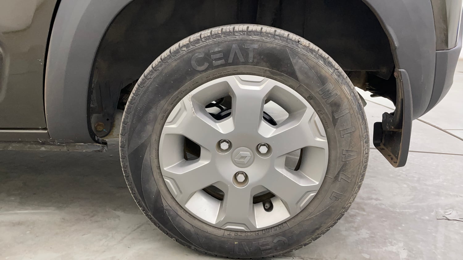 Used 2019 Renault Kwid CLIMBER 1.0 AMT Petrol Automatic tyres LEFT REAR TYRE RIM VIEW