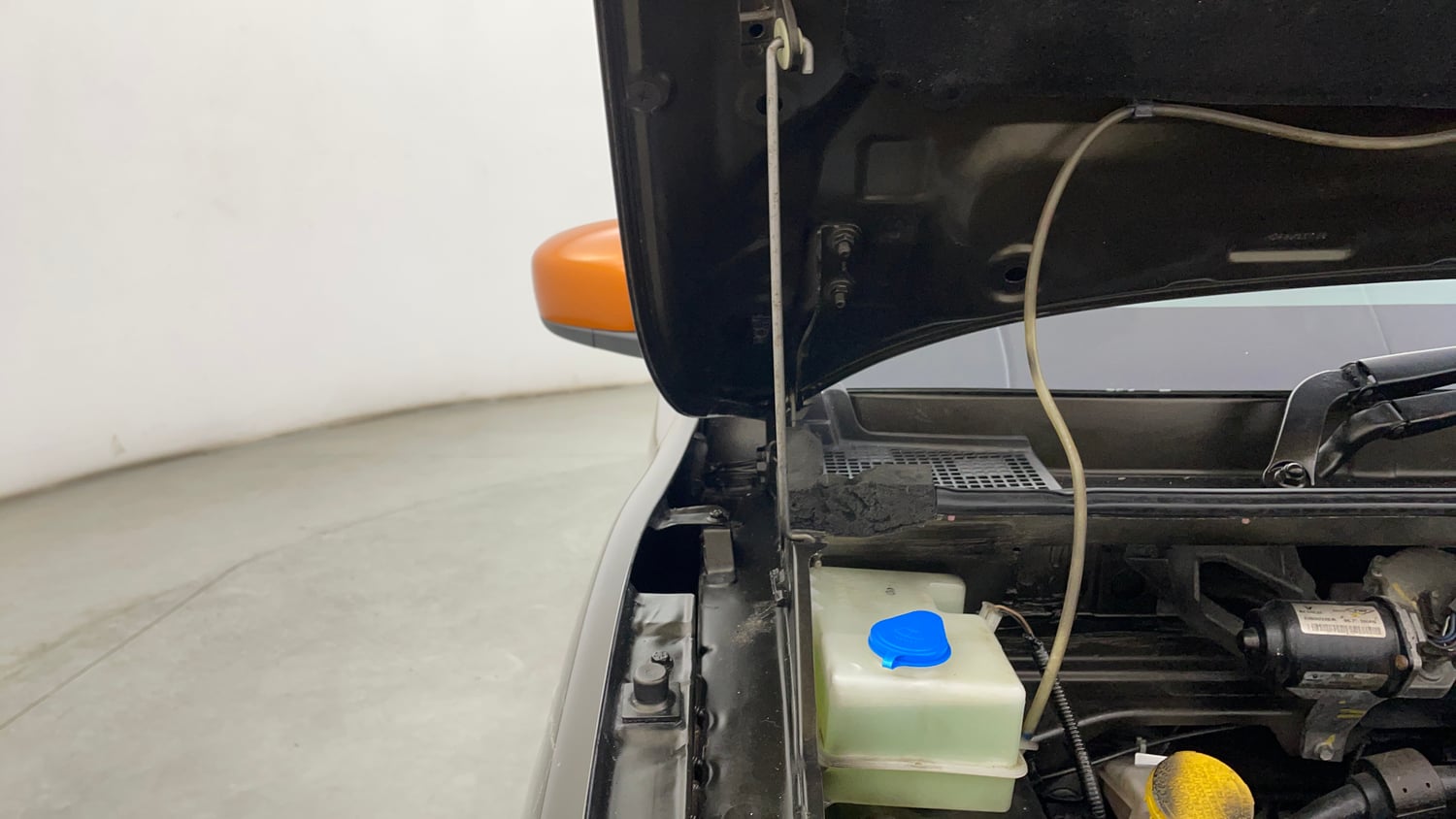 Used 2019 Renault Kwid CLIMBER 1.0 AMT Petrol Automatic engine ENGINE RIGHT SIDE HINGE & APRON VIEW