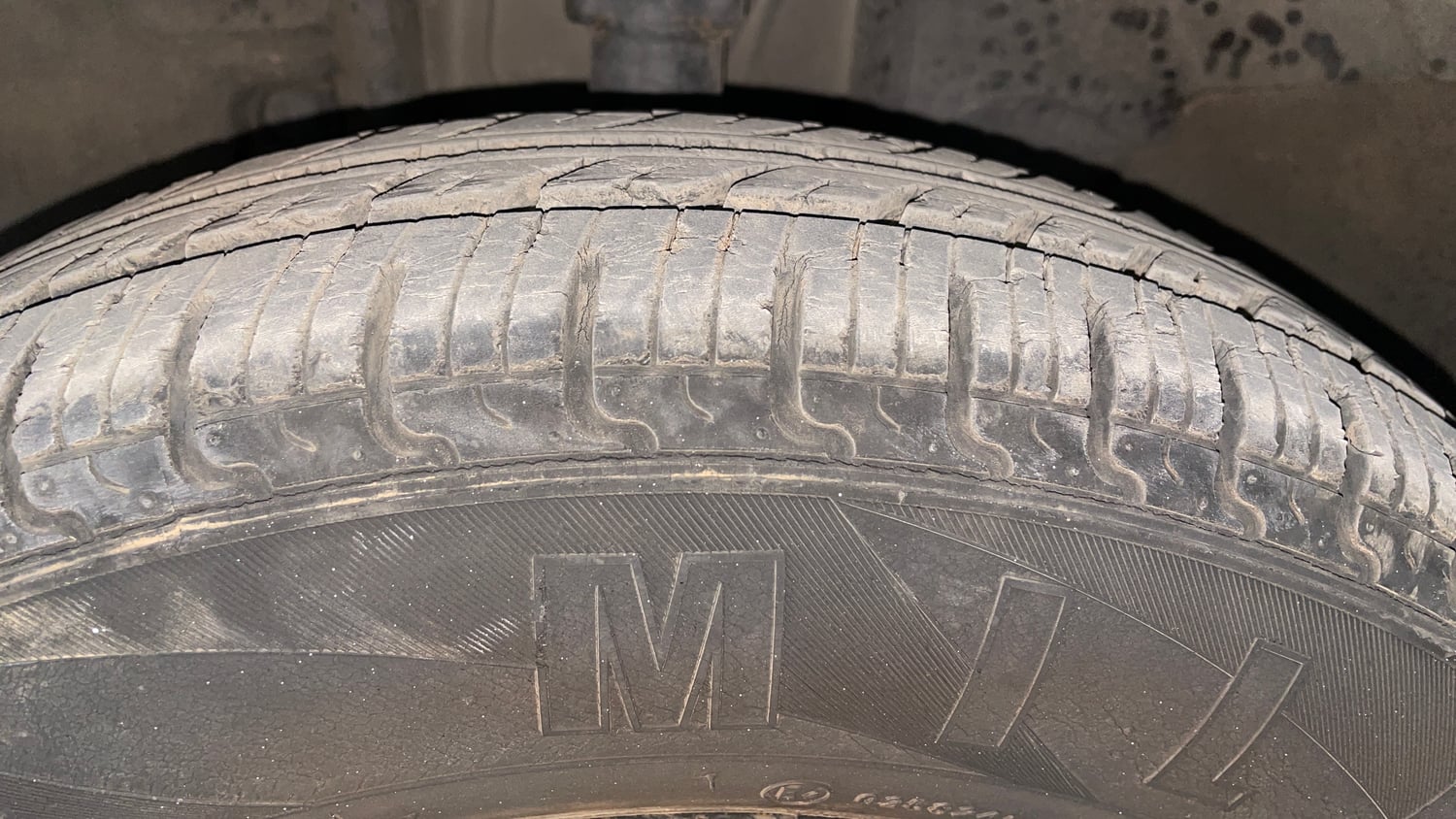 Used 2019 Renault Kwid CLIMBER 1.0 AMT Petrol Automatic tyres LEFT FRONT TYRE TREAD VIEW