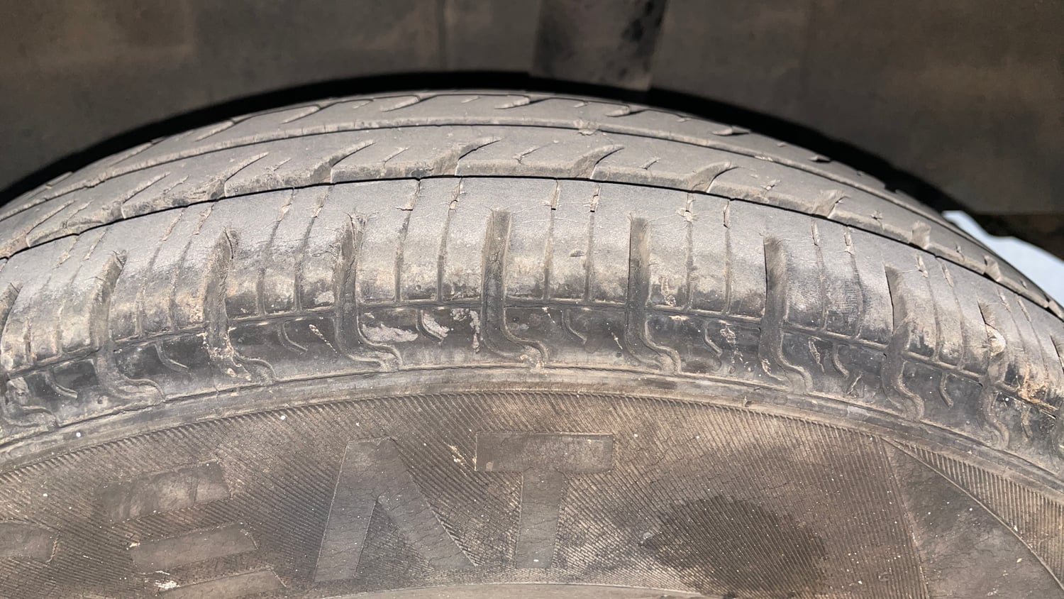 Used 2019 Renault Kwid CLIMBER 1.0 AMT Petrol Automatic tyres LEFT REAR TYRE TREAD VIEW