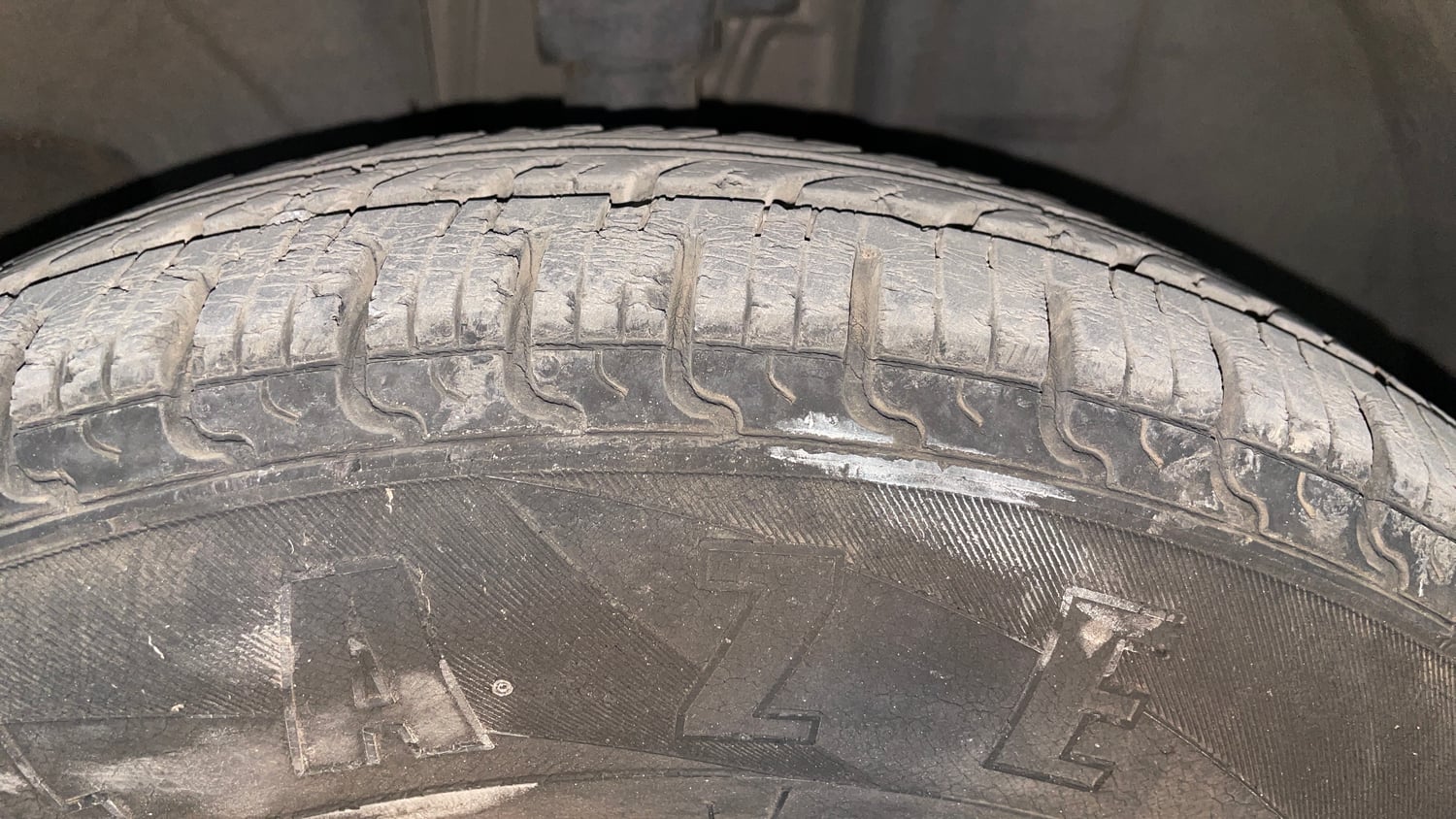Used 2019 Renault Kwid CLIMBER 1.0 AMT Petrol Automatic tyres RIGHT FRONT TYRE TREAD VIEW