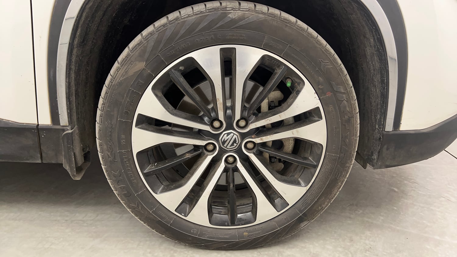 Used 2021 MG Motors Hector Sharp 2.0 Diesel Turbo MT Diesel Manual tyres RIGHT FRONT TYRE RIM VIEW