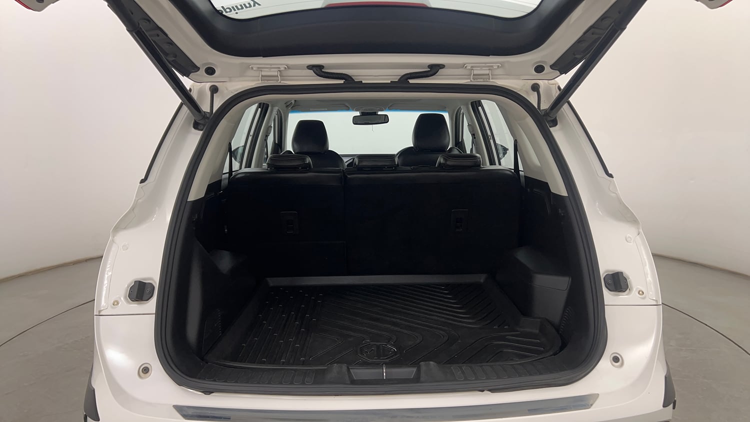 Used 2021 MG Motors Hector Sharp 2.0 Diesel Turbo MT Diesel Manual interior DICKY INSIDE VIEW