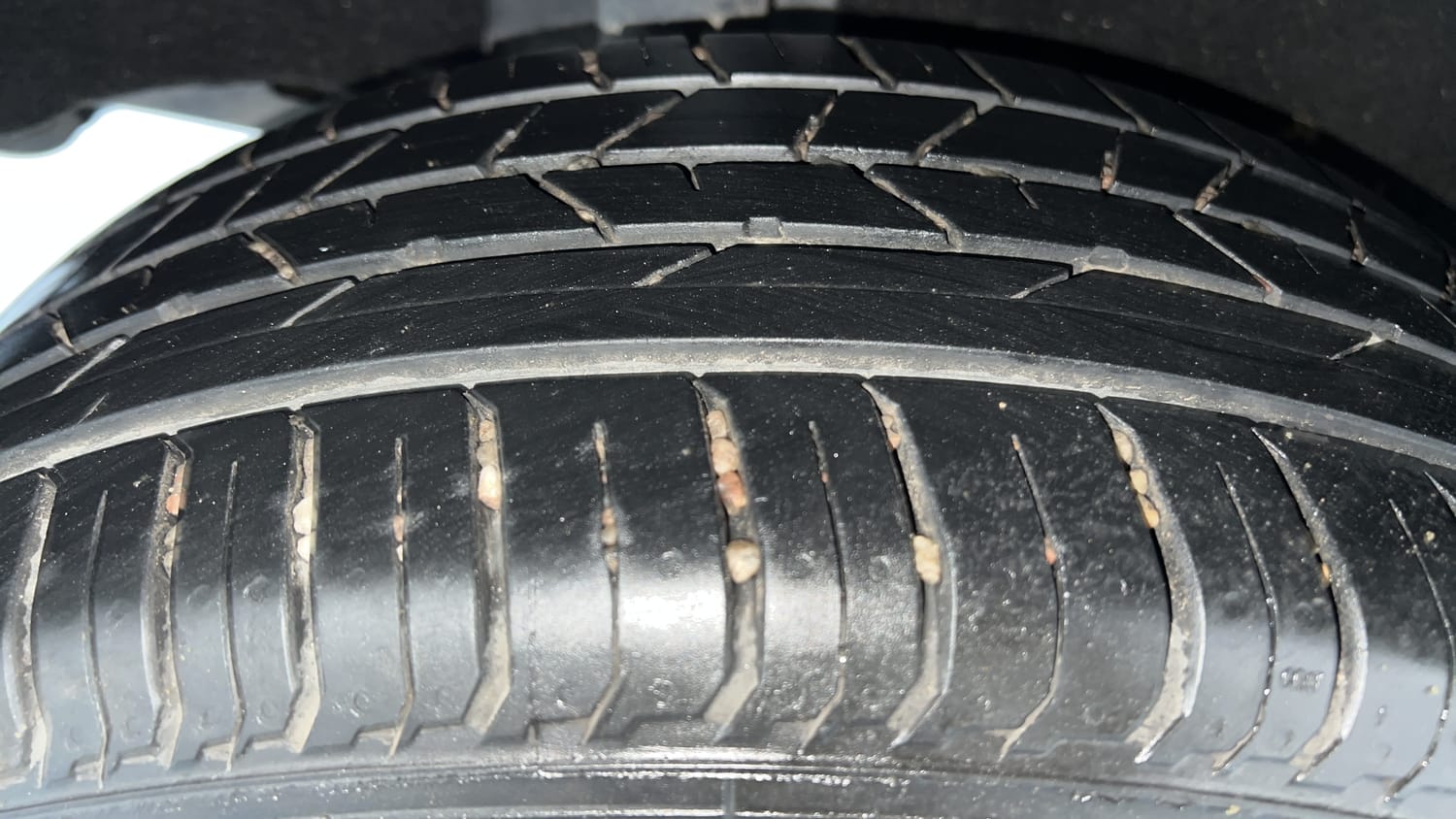 Used 2017 Maruti Suzuki Baleno Zeta 1.3 Diesel Manual tyres RIGHT REAR TYRE TREAD VIEW