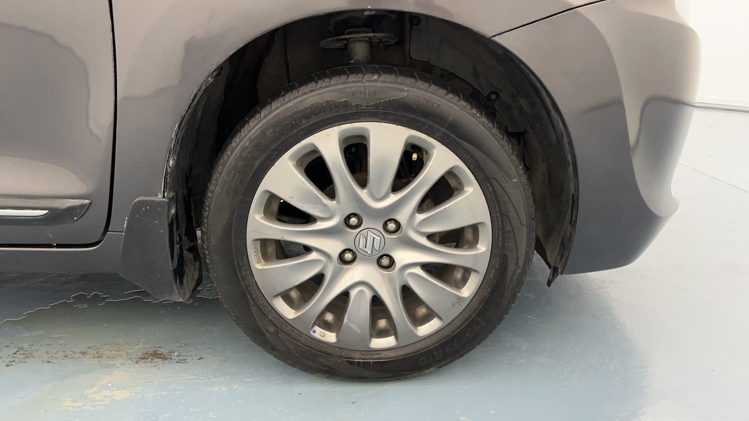 Used 2017 Maruti Suzuki Baleno Zeta 1.3 Diesel Manual tyres RIGHT FRONT TYRE RIM VIEW