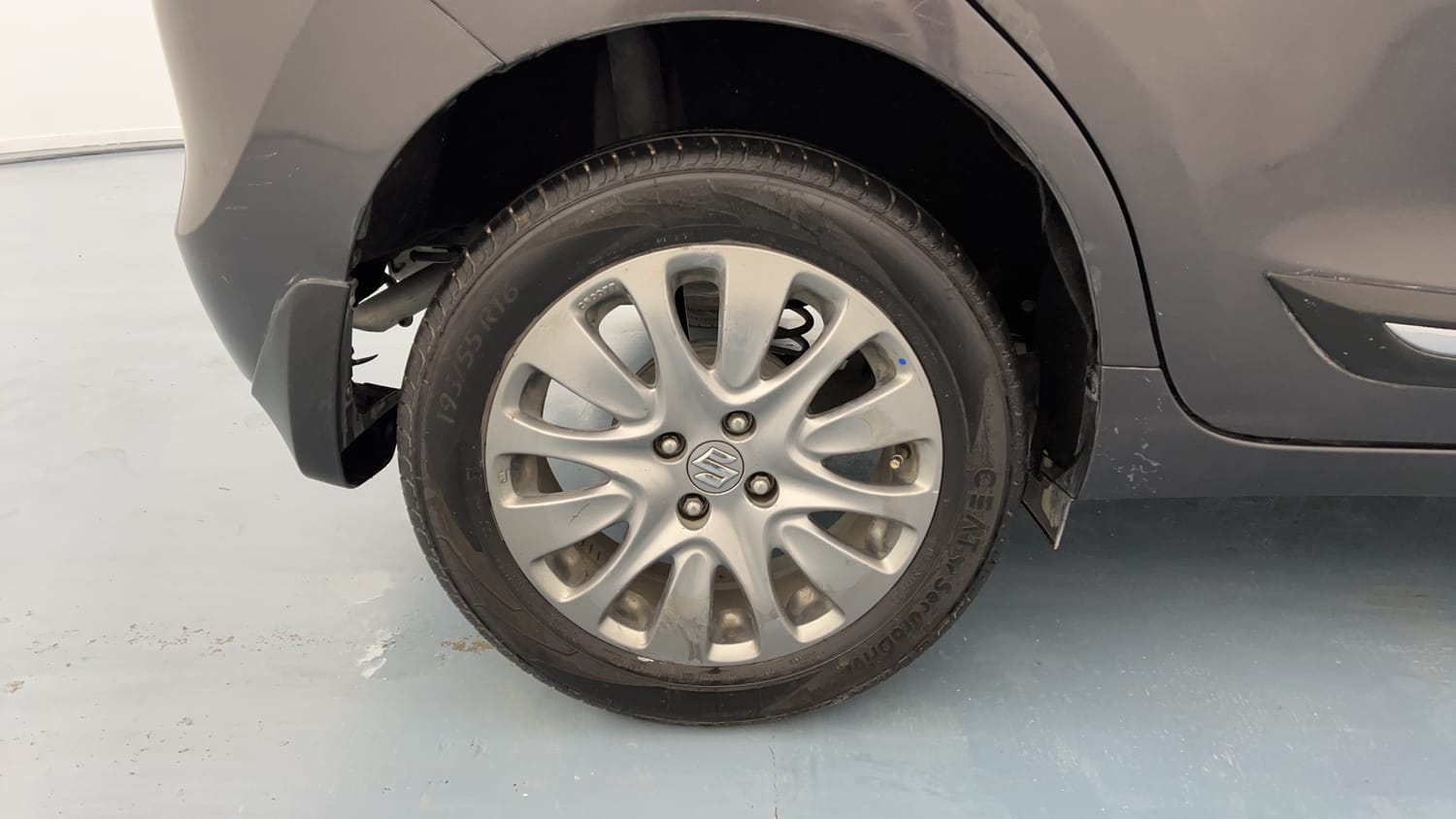 Used 2017 Maruti Suzuki Baleno Zeta 1.3 Diesel Manual tyres RIGHT REAR TYRE RIM VIEW