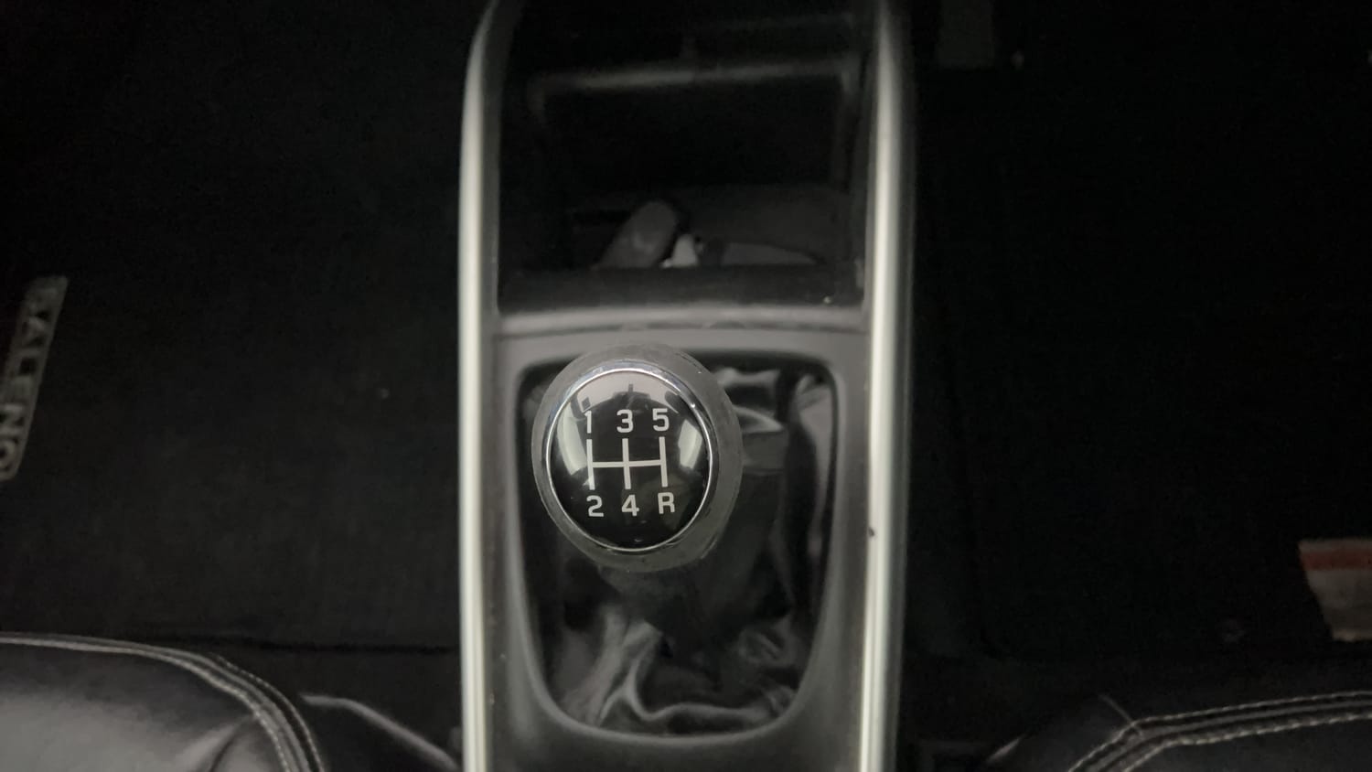 Used 2017 Maruti Suzuki Baleno Zeta 1.3 Diesel Manual interior GEAR  KNOB VIEW