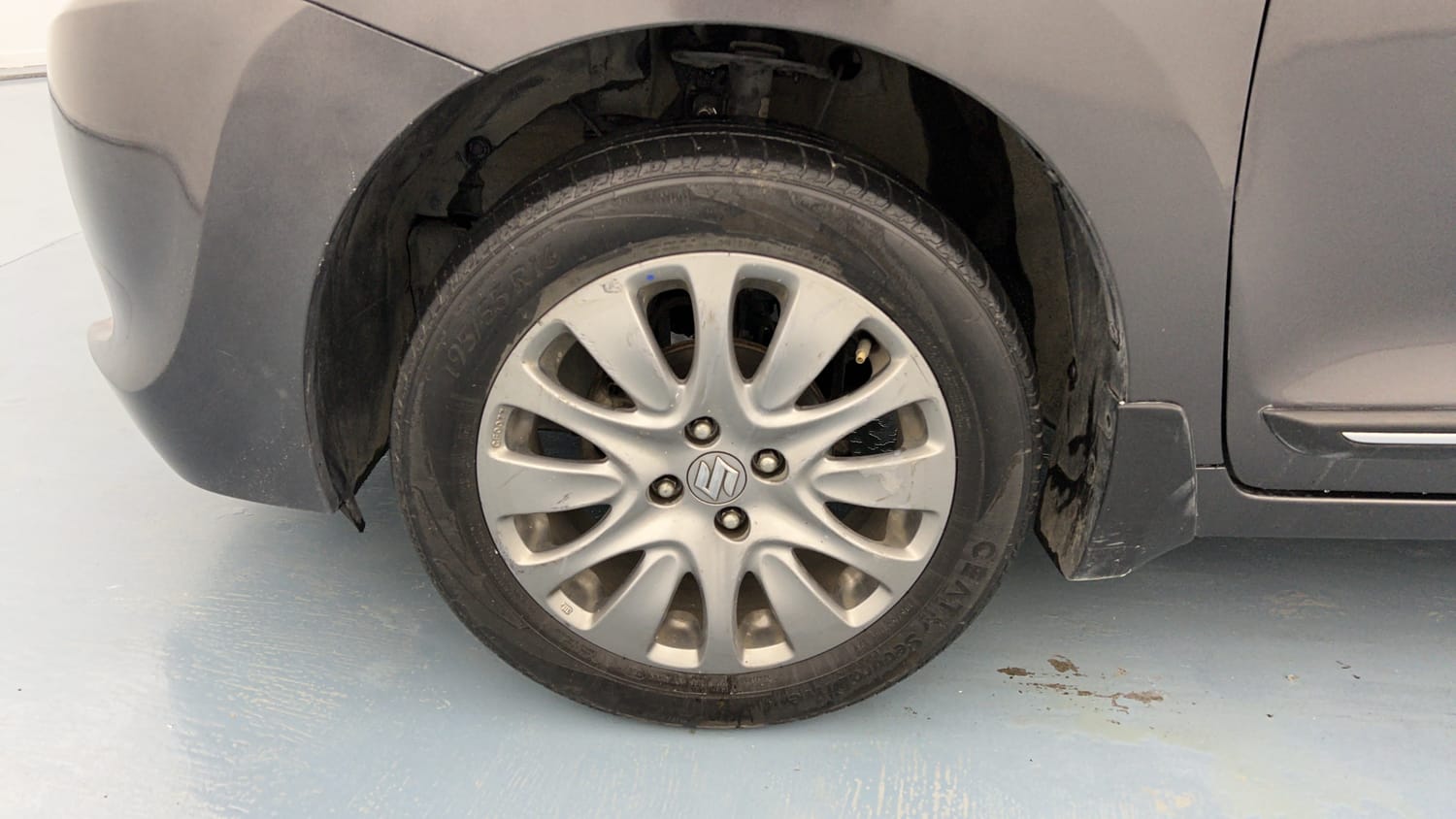 Used 2017 Maruti Suzuki Baleno Zeta 1.3 Diesel Manual tyres LEFT FRONT TYRE RIM VIEW
