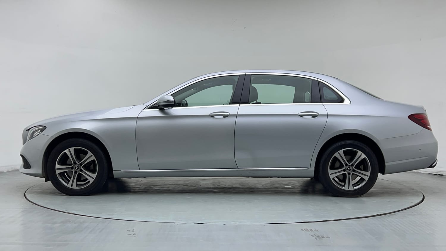 2017 Mercedes-Benz E-Class E200 Avantgarde-1