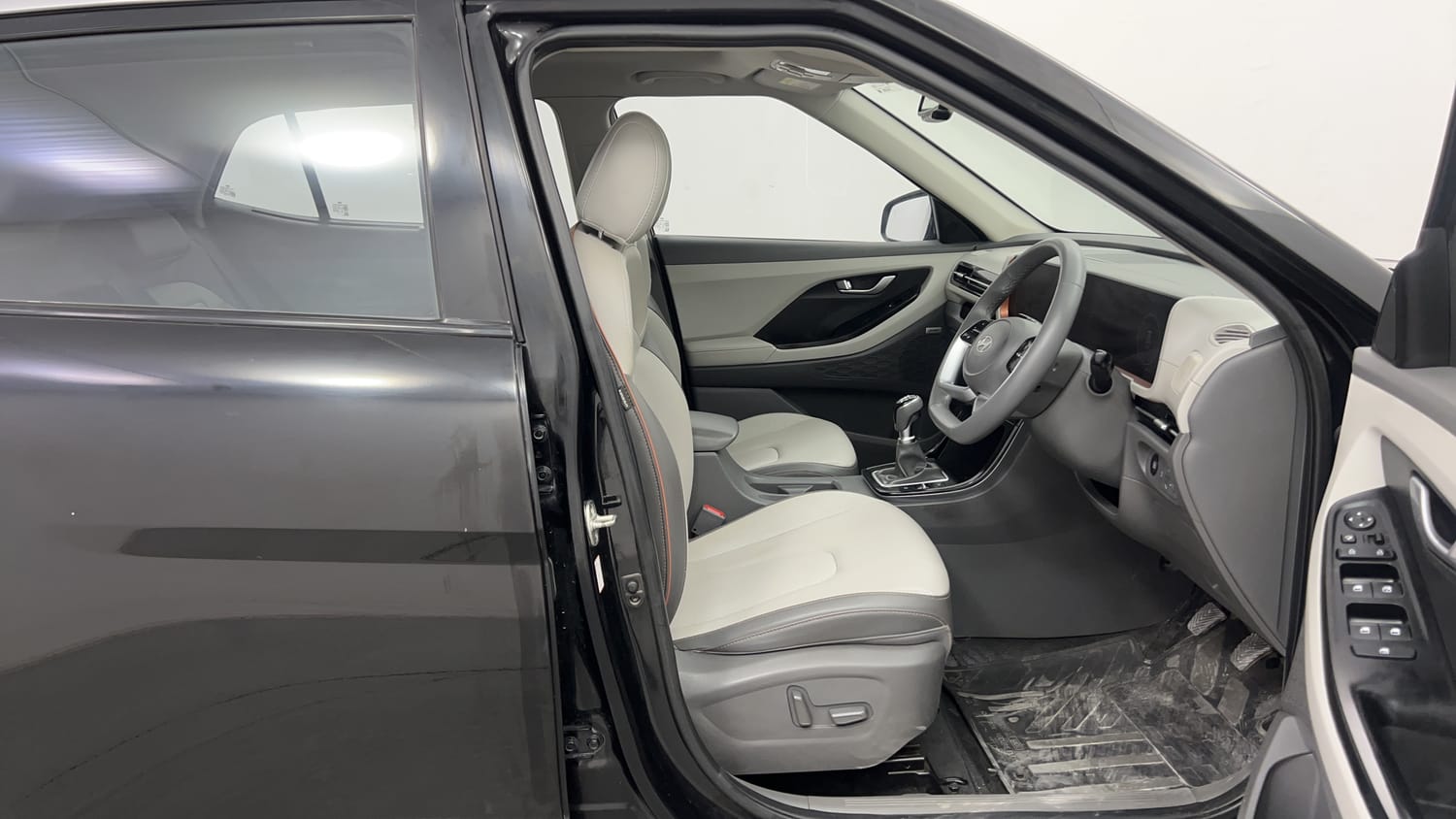 Used 2024 Hyundai Creta 1.5 CRDi Diesel MT DSL SX(O) Diesel Manual interior RIGHT SIDE FRONT DOOR CABIN VIEW