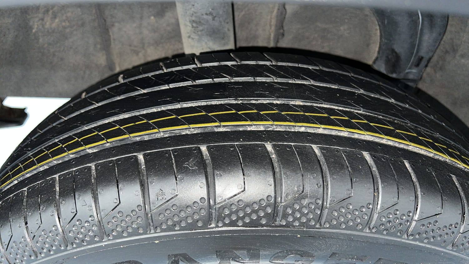 Used 2022 Renault Kiger RXT MT Petrol Manual tyres RIGHT REAR TYRE TREAD VIEW