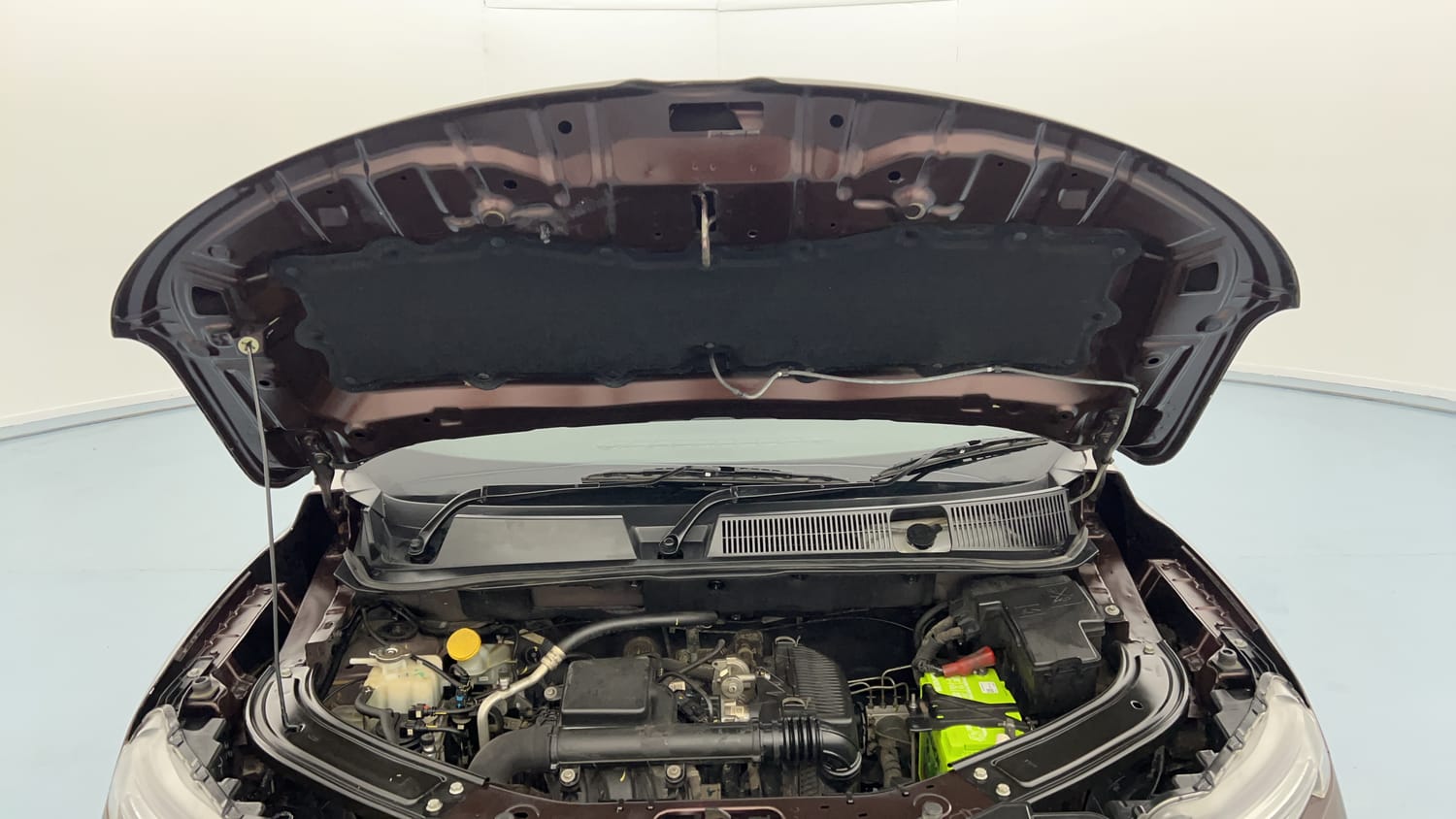 Used 2022 Renault Kiger RXT MT Petrol Manual engine ENGINE & BONNET OPEN FRONT VIEW
