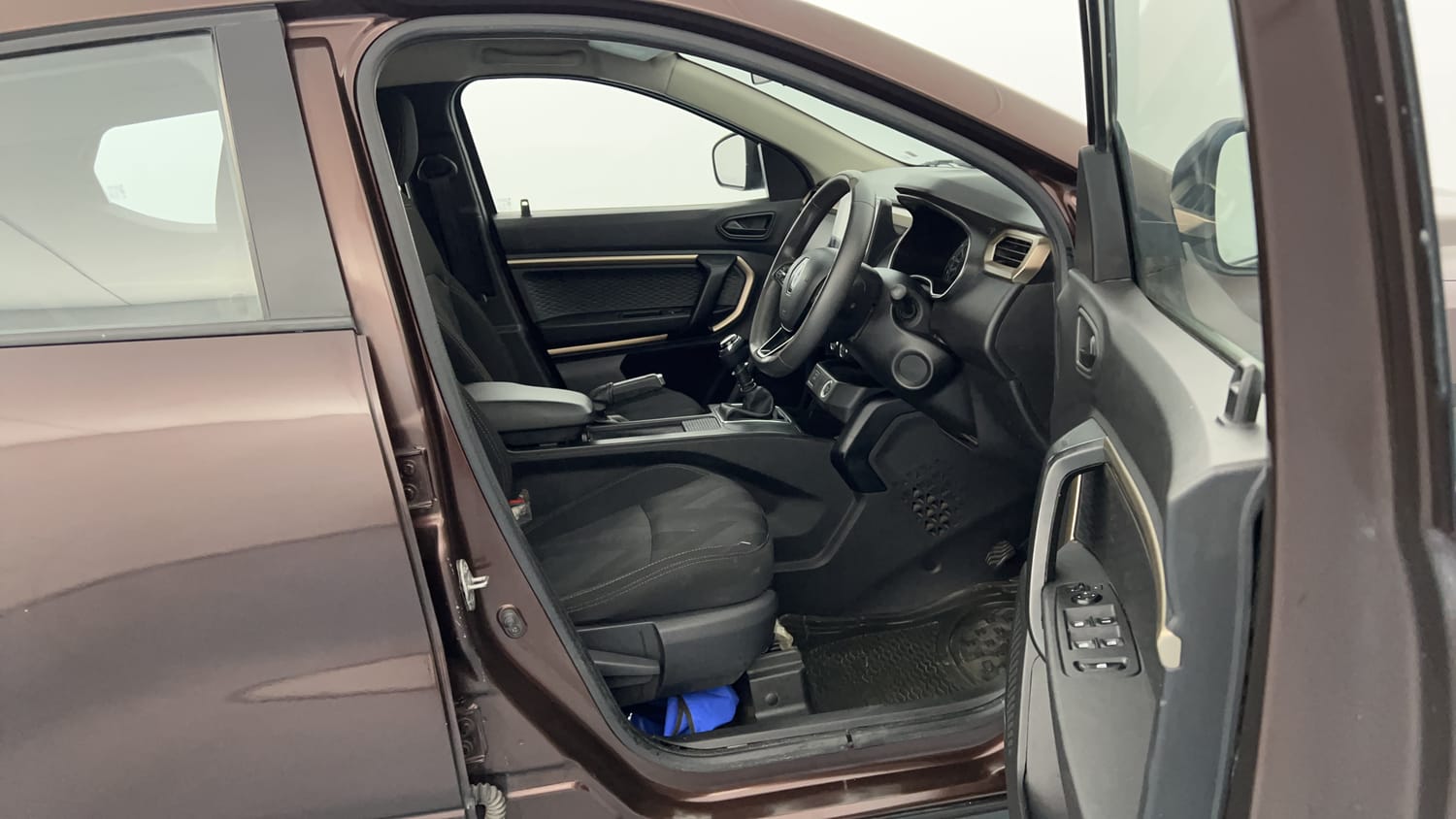 Used 2022 Renault Kiger RXT MT Petrol Manual interior RIGHT SIDE FRONT DOOR CABIN VIEW