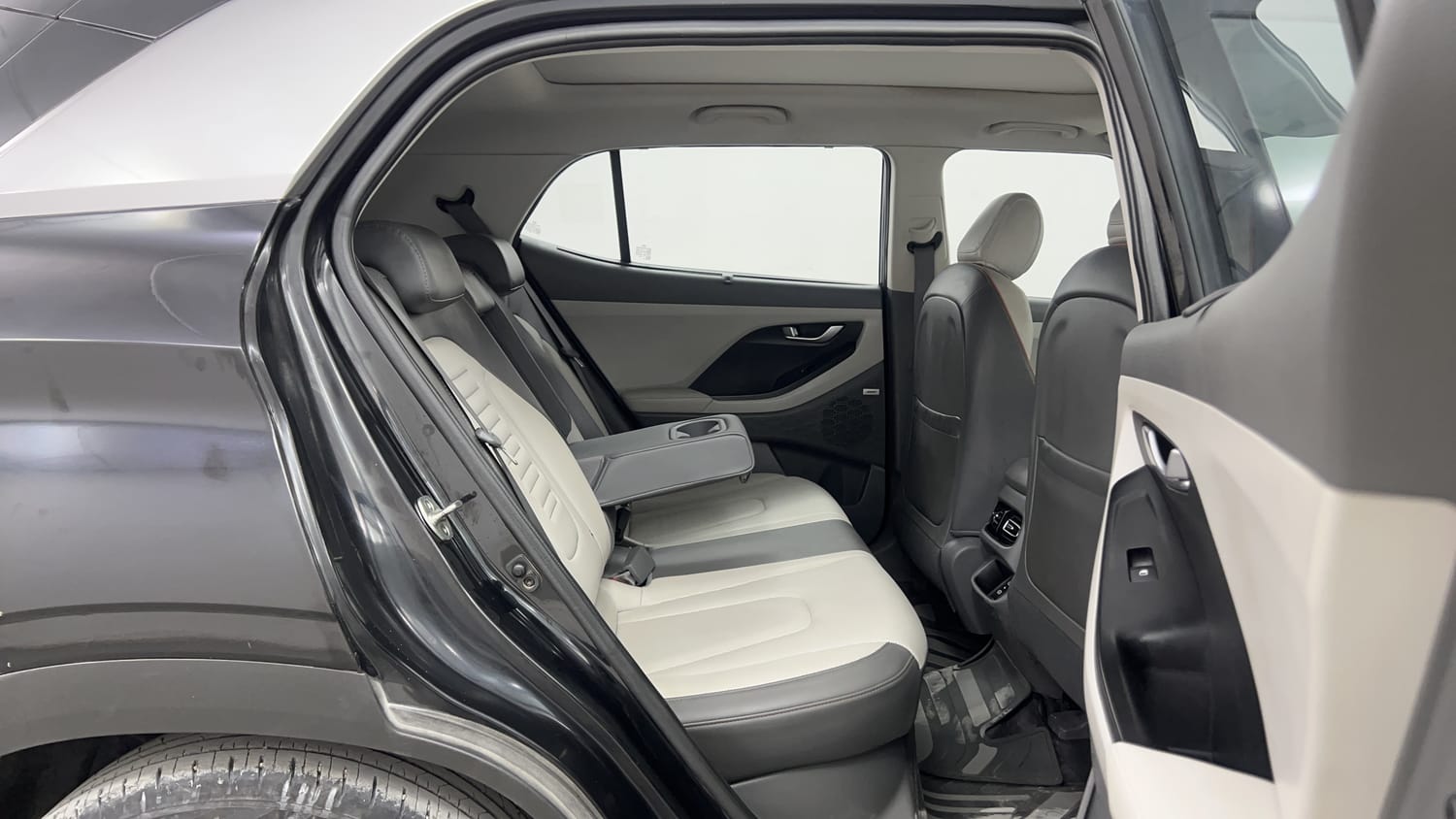 Used 2024 Hyundai Creta 1.5 CRDi Diesel MT DSL SX(O) Diesel Manual interior RIGHT SIDE REAR DOOR CABIN VIEW