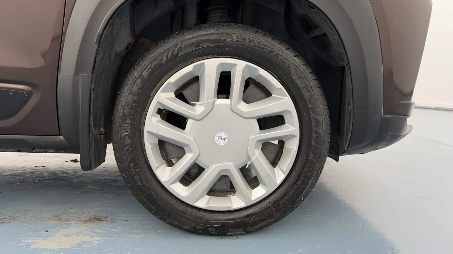 Used 2022 Renault Kiger RXT MT Petrol Manual tyres RIGHT FRONT TYRE RIM VIEW