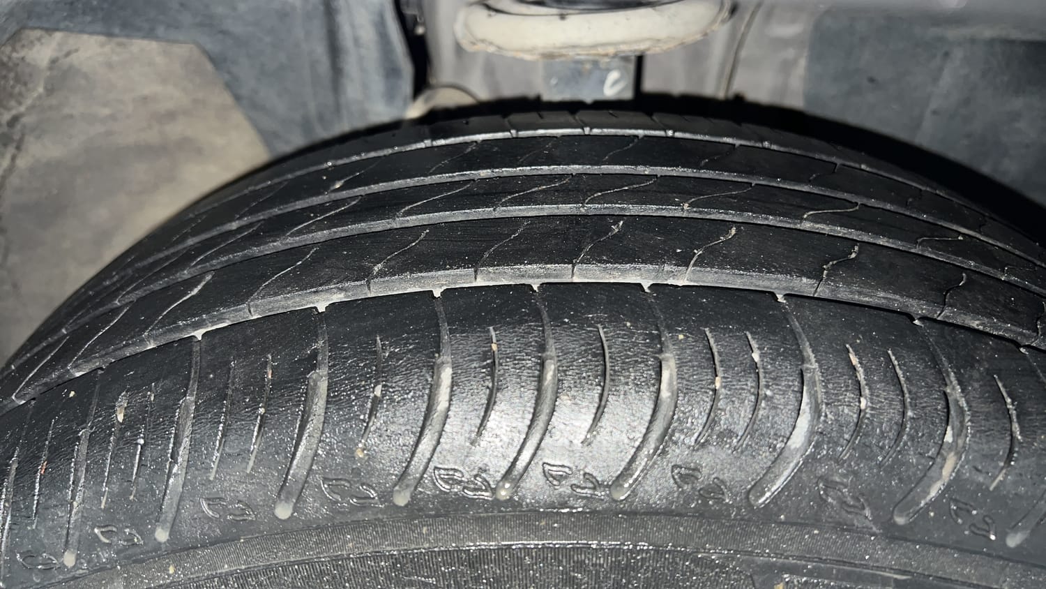 Used 2022 Renault Kiger RXT MT Petrol Manual tyres RIGHT FRONT TYRE TREAD VIEW