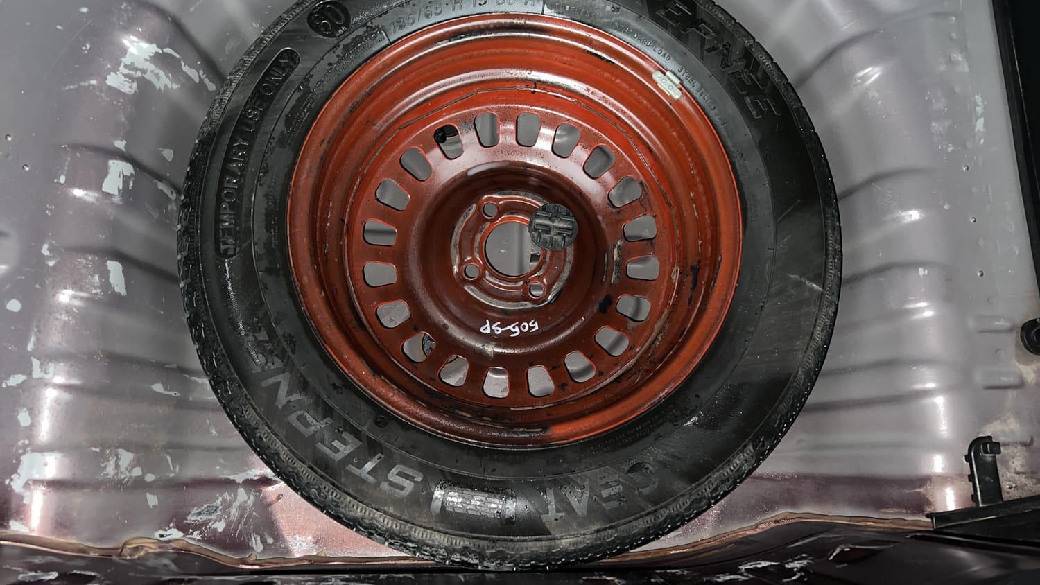 Used 2022 Renault Kiger RXT MT Petrol Manual tyres SPARE TYRE VIEW