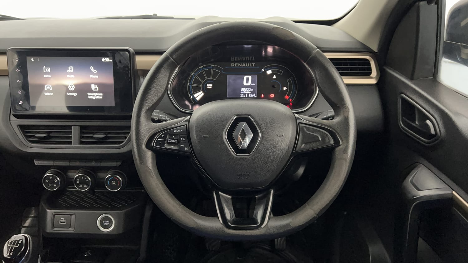 Used 2022 Renault Kiger RXT MT Petrol Manual interior STEERING VIEW