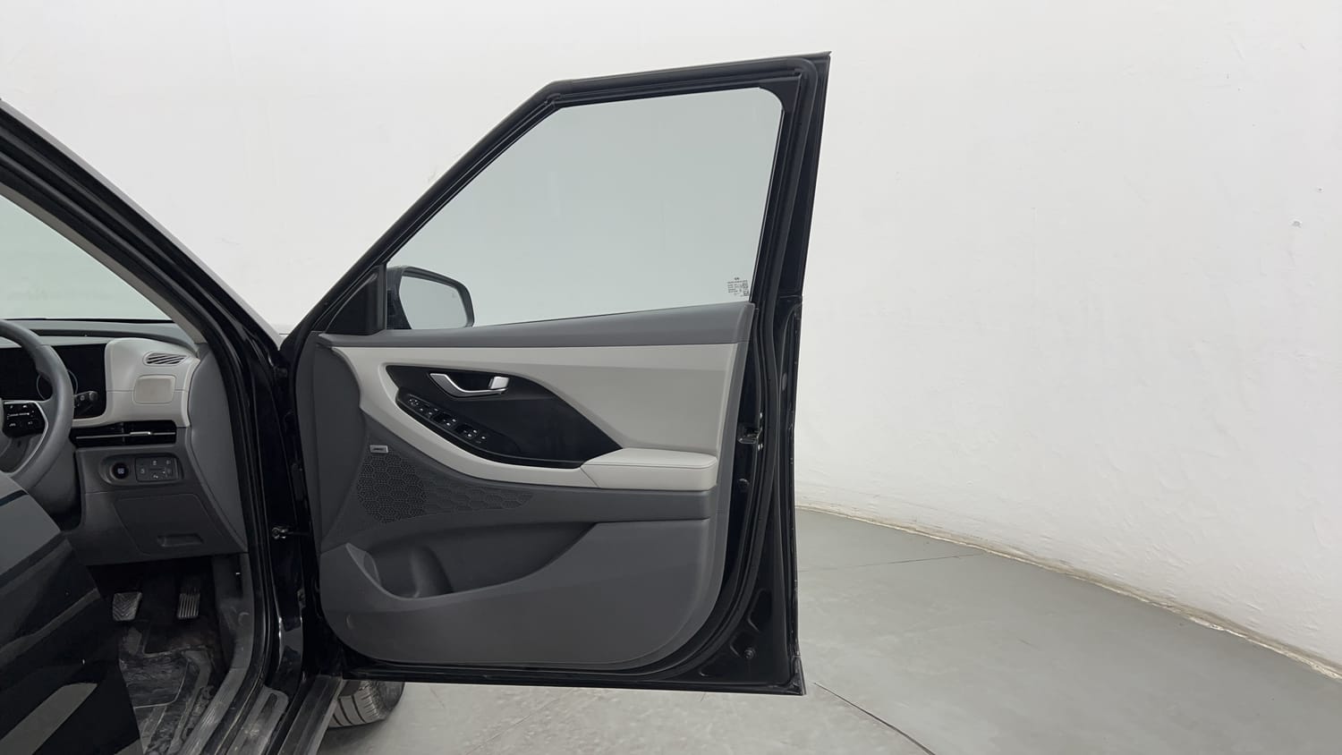 Used 2024 Hyundai Creta 1.5 CRDi Diesel MT DSL SX(O) Diesel Manual interior RIGHT FRONT DOOR OPEN VIEW