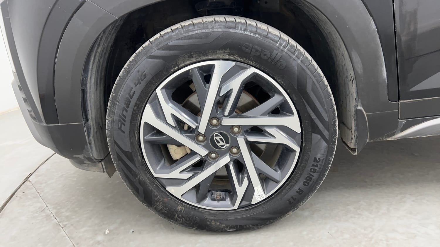 Used 2024 Hyundai Creta 1.5 CRDi Diesel MT DSL SX(O) Diesel Manual tyres LEFT FRONT TYRE RIM VIEW