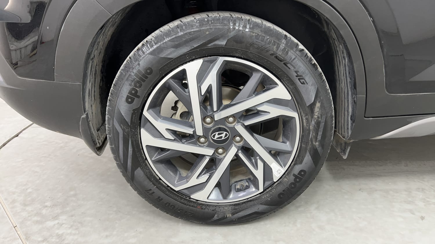Used 2024 Hyundai Creta 1.5 CRDi Diesel MT DSL SX(O) Diesel Manual tyres RIGHT REAR TYRE RIM VIEW