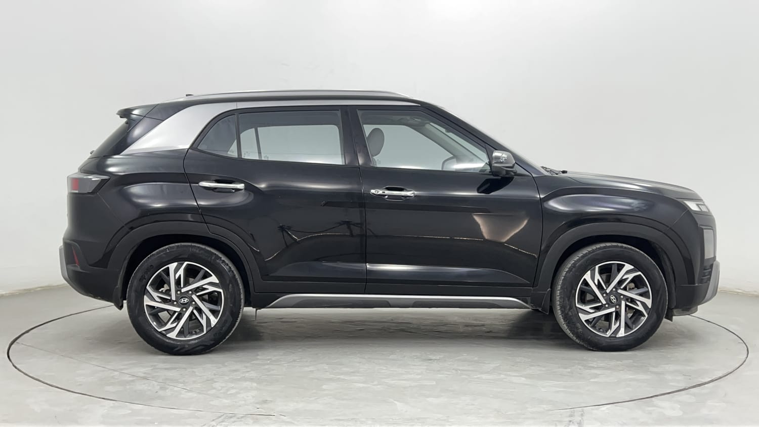 Used 2024 Hyundai Creta 1.5 CRDi Diesel MT DSL SX(O) Diesel Manual exterior RIGHT SIDE VIEW