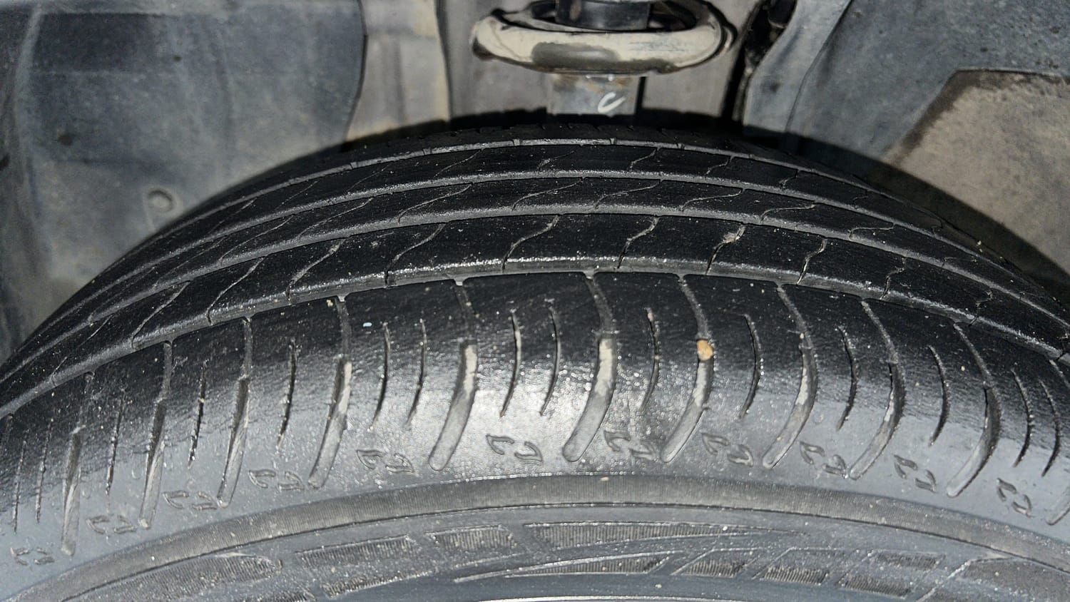 Used 2022 Renault Kiger RXT MT Petrol Manual tyres LEFT FRONT TYRE TREAD VIEW