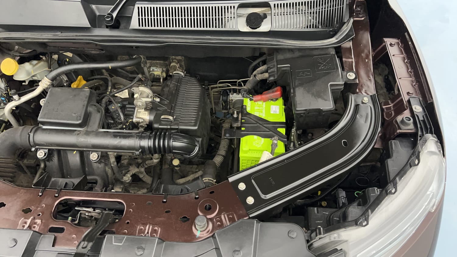Used 2022 Renault Kiger RXT MT Petrol Manual engine ENGINE LEFT SIDE VIEW
