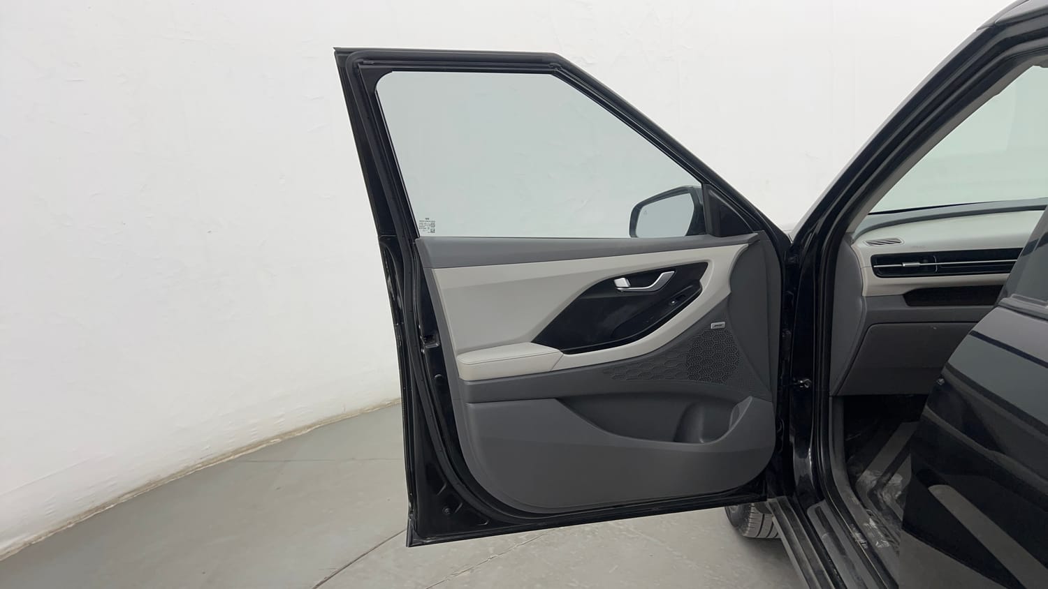 Used 2024 Hyundai Creta 1.5 CRDi Diesel MT DSL SX(O) Diesel Manual interior LEFT FRONT DOOR OPEN VIEW