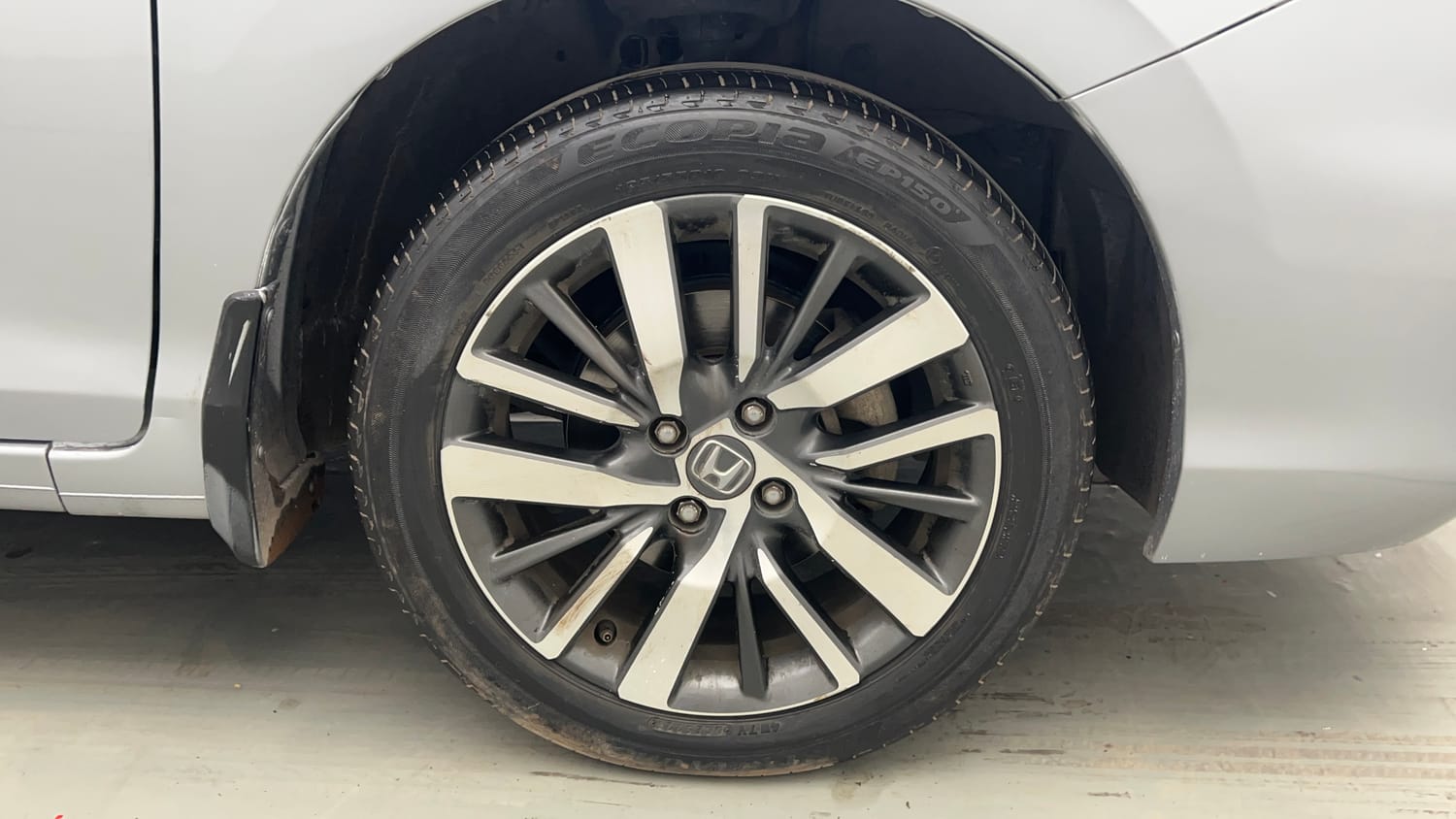 Used 2022 Honda City VX Petrol Petrol Manual tyres RIGHT FRONT TYRE RIM VIEW
