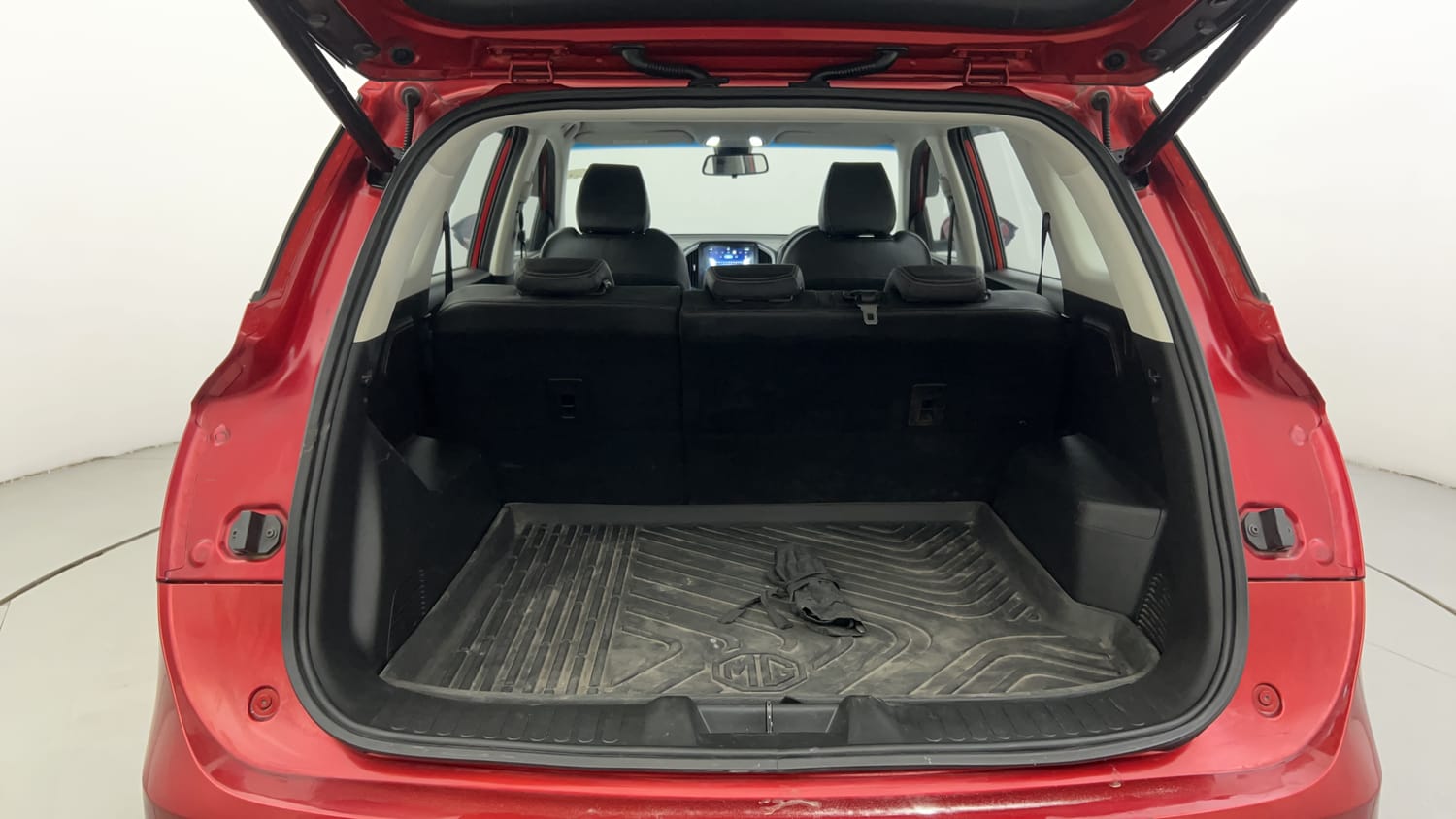 Used 2019 MG Motors Hector Sharp 2.0 Diesel Diesel Manual interior DICKY INSIDE VIEW