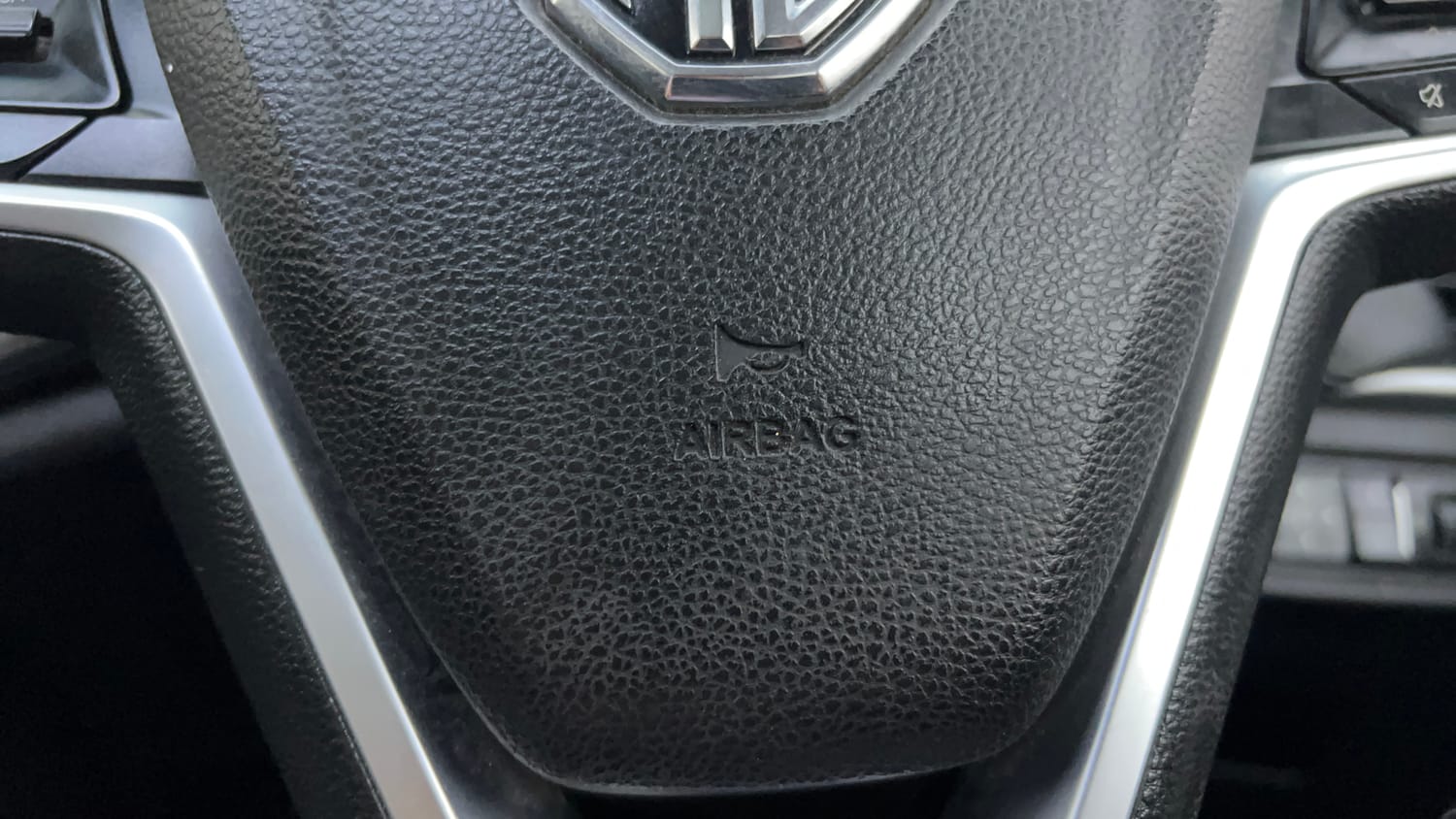 Used 2019 MG Motors Hector Sharp 2.0 Diesel Diesel Manual top_features Airbags