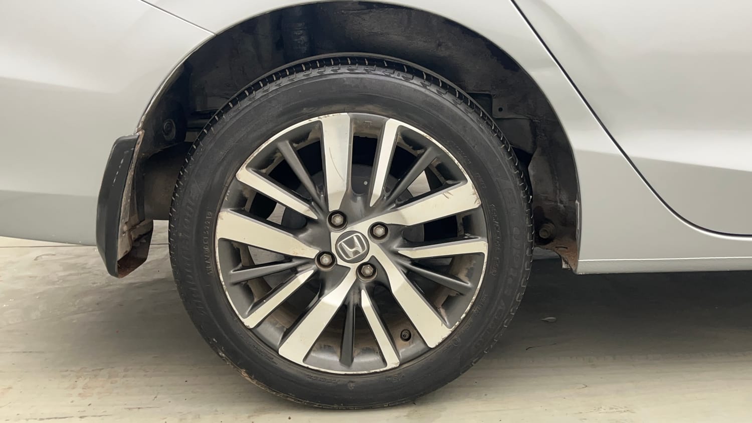 Used 2022 Honda City VX Petrol Petrol Manual tyres RIGHT REAR TYRE RIM VIEW