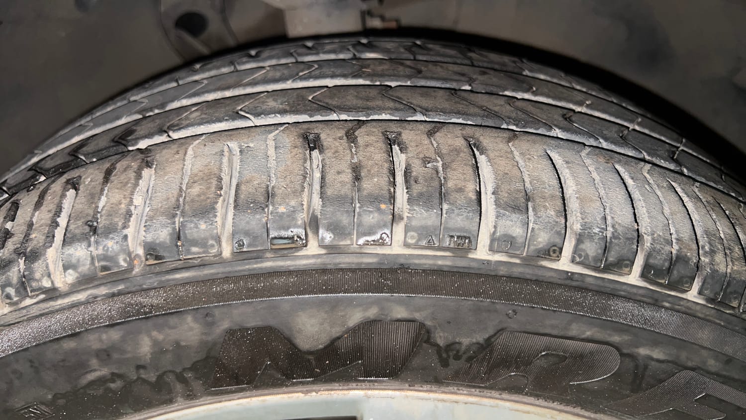 Used 2018 Skoda Superb Style TSI AT Petrol Automatic tyres RIGHT FRONT TYRE TREAD VIEW