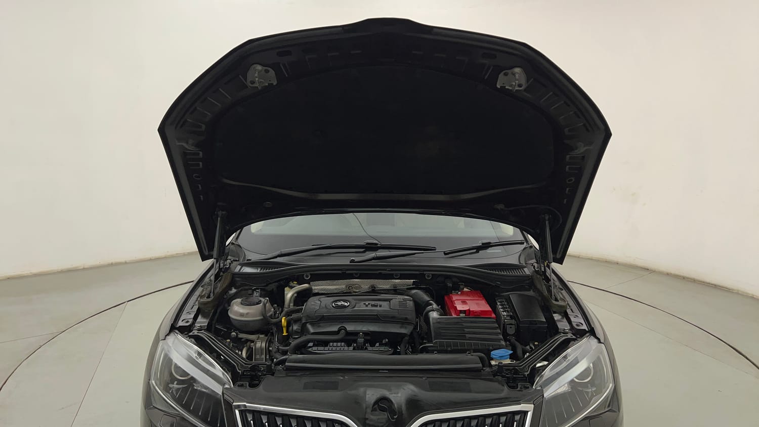 Used 2018 Skoda Superb Style TSI AT Petrol Automatic engine ENGINE & BONNET OPEN FRONT VIEW