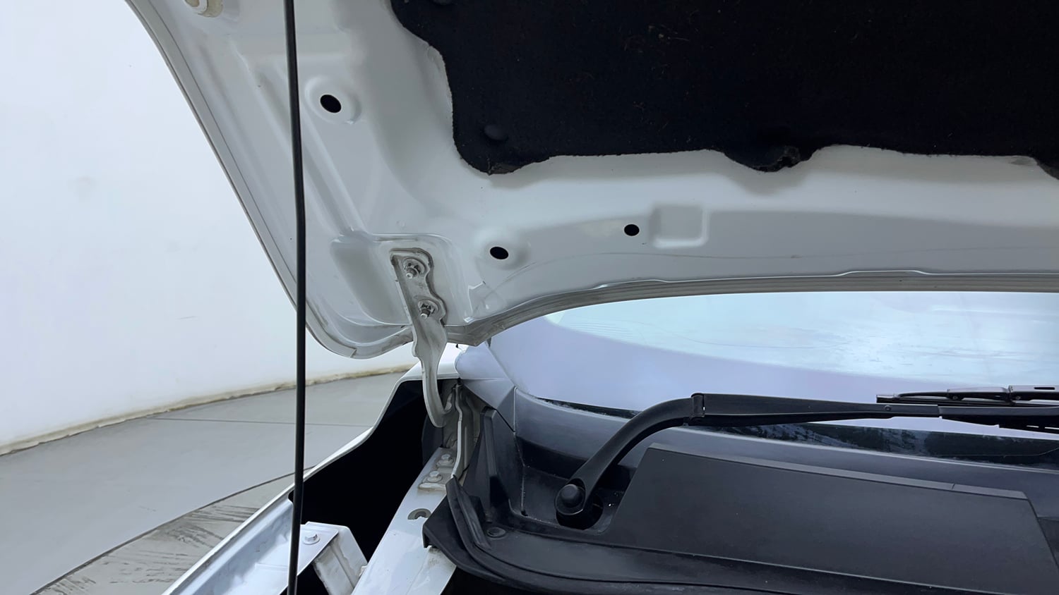 Used 2021 Renault Kiger RXZ Turbo CVT Petrol Automatic engine ENGINE RIGHT SIDE HINGE & APRON VIEW