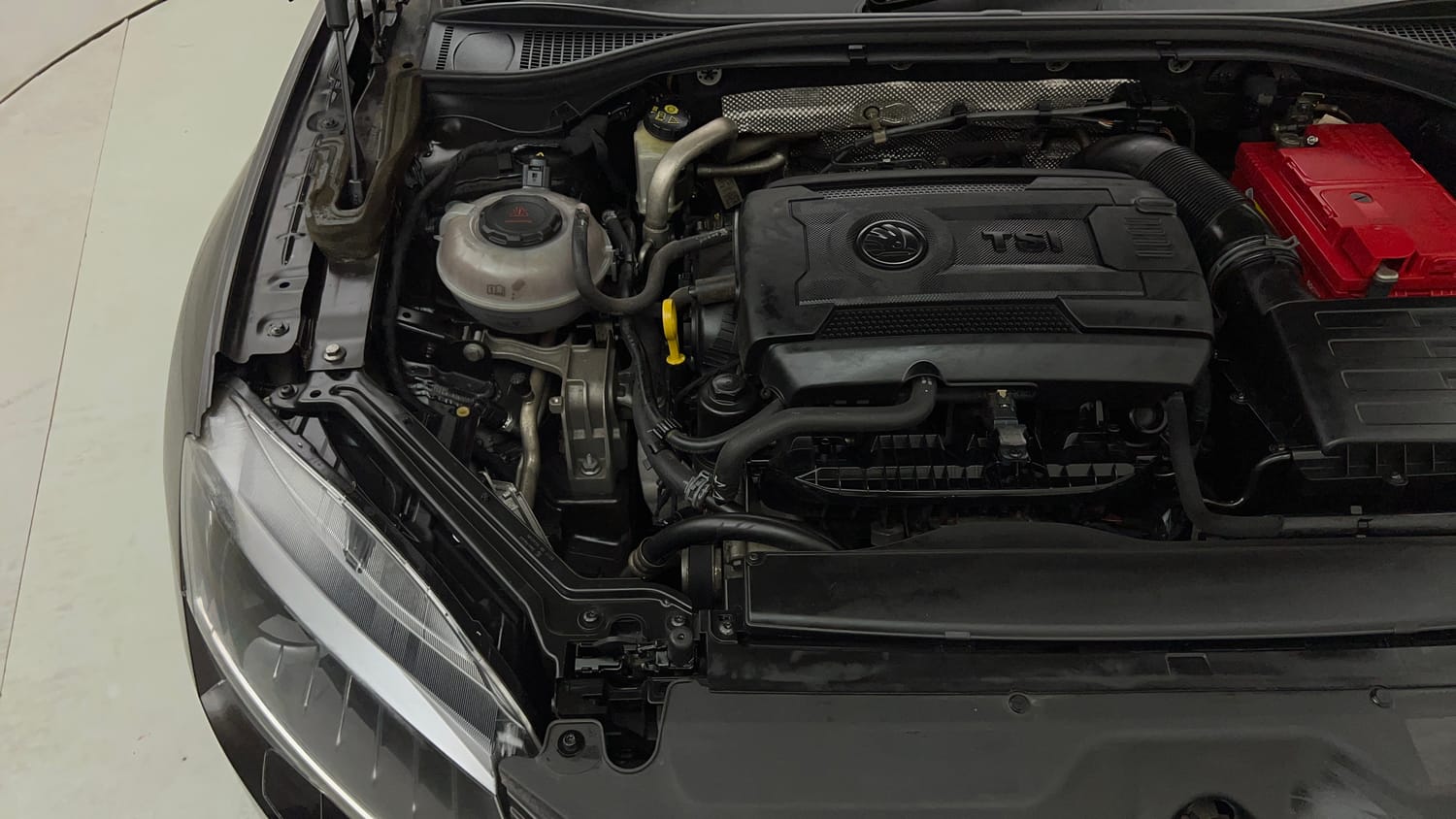 Used 2018 Skoda Superb Style TSI AT Petrol Automatic engine ENGINE RIGHT SIDE VIEW
