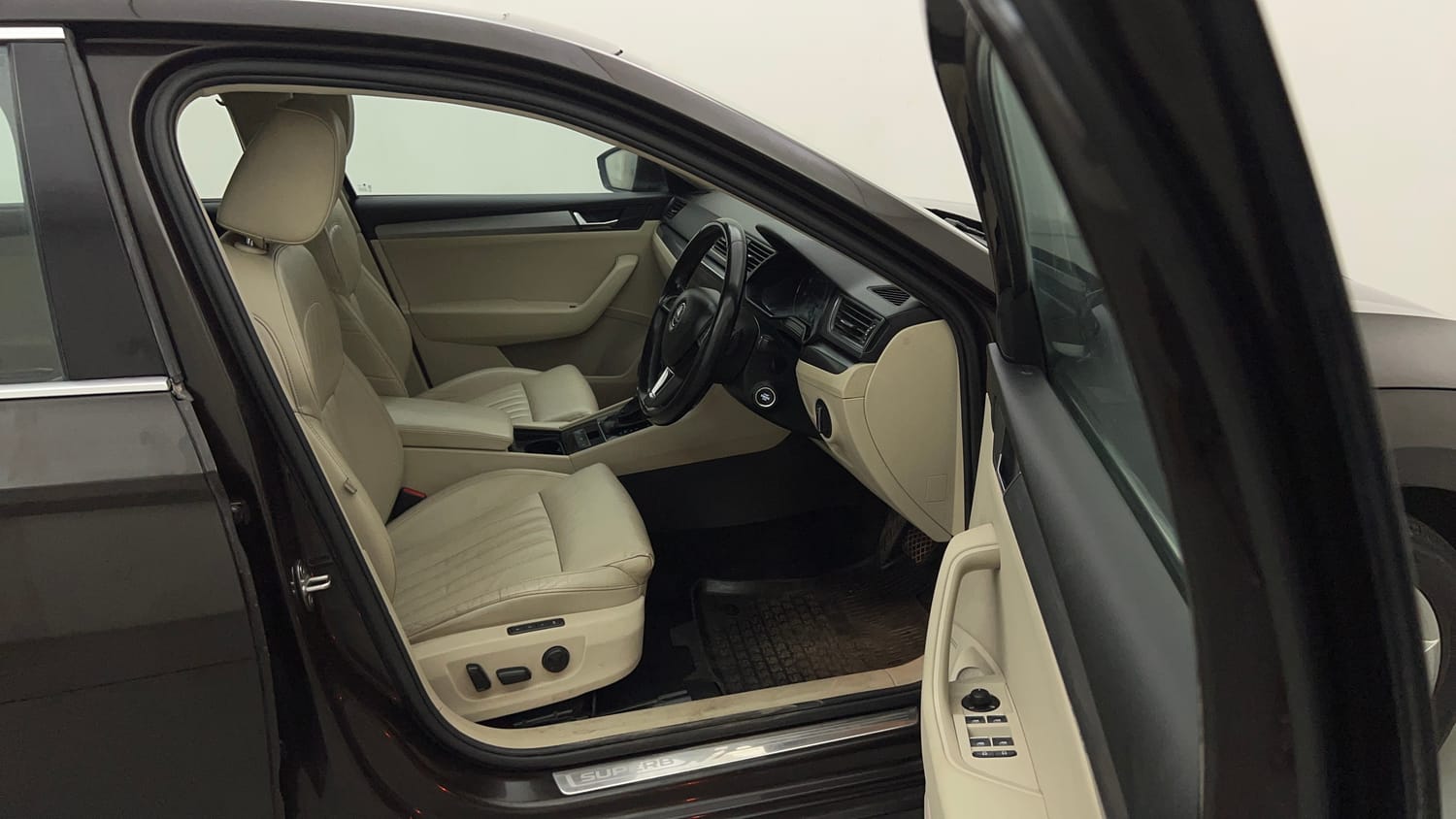 Used 2018 Skoda Superb Style TSI AT Petrol Automatic interior RIGHT SIDE FRONT DOOR CABIN VIEW