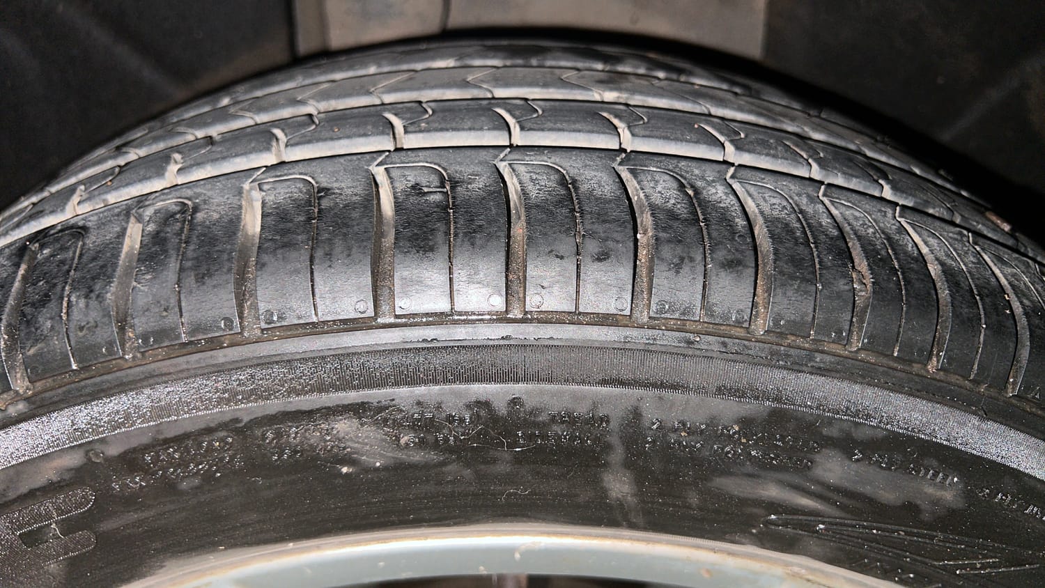 Used 2018 Skoda Superb Style TSI AT Petrol Automatic tyres RIGHT REAR TYRE TREAD VIEW
