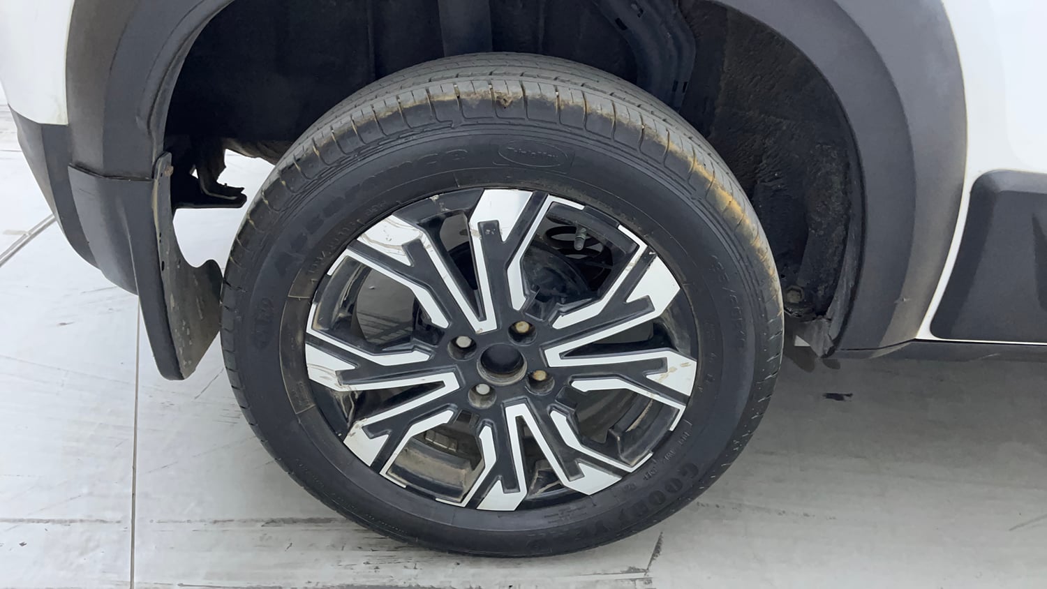 Used 2021 Renault Kiger RXZ Turbo CVT Petrol Automatic tyres RIGHT REAR TYRE RIM VIEW